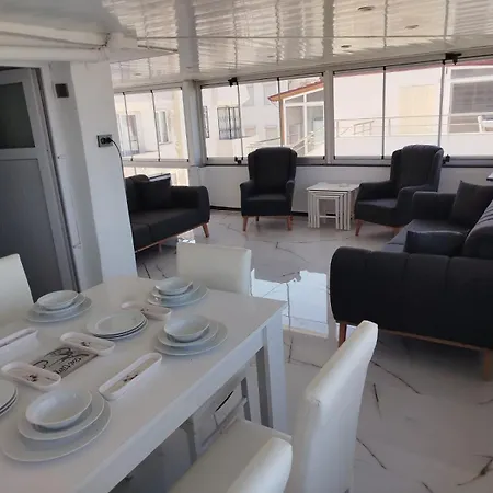 Kadinlar Denizi Manzarali Villa Kusadasi