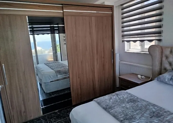 Kadinlar Denizi Manzarali Villa Kusadasi