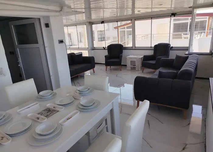 Kadinlar Denizi Manzarali Villa Kusadasi